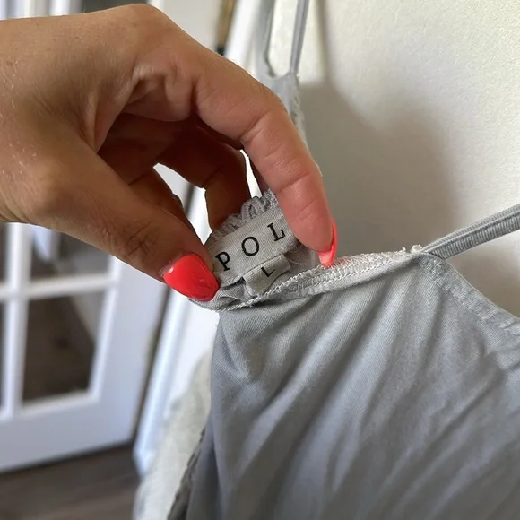 Woman’s POL lace tank - Picture 4 of 4